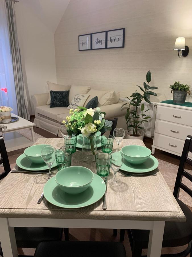 Monarchia Cottage Apartman โมชนมายารูวาร์ ภายนอก รูปภาพ