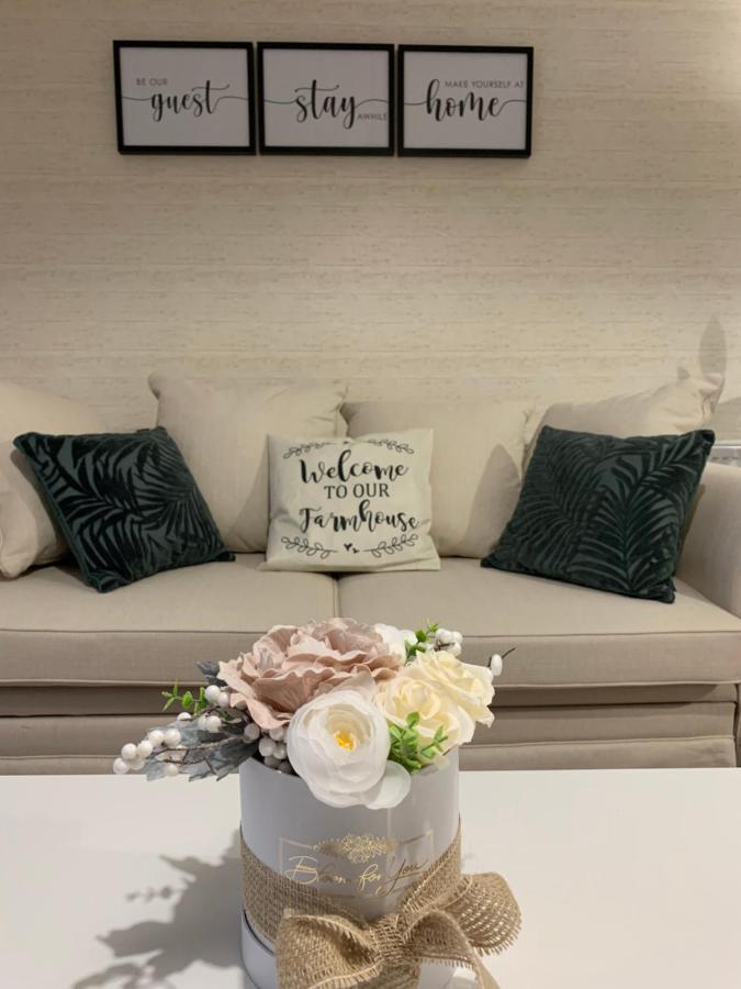 Monarchia Cottage Apartman โมชนมายารูวาร์ ภายนอก รูปภาพ