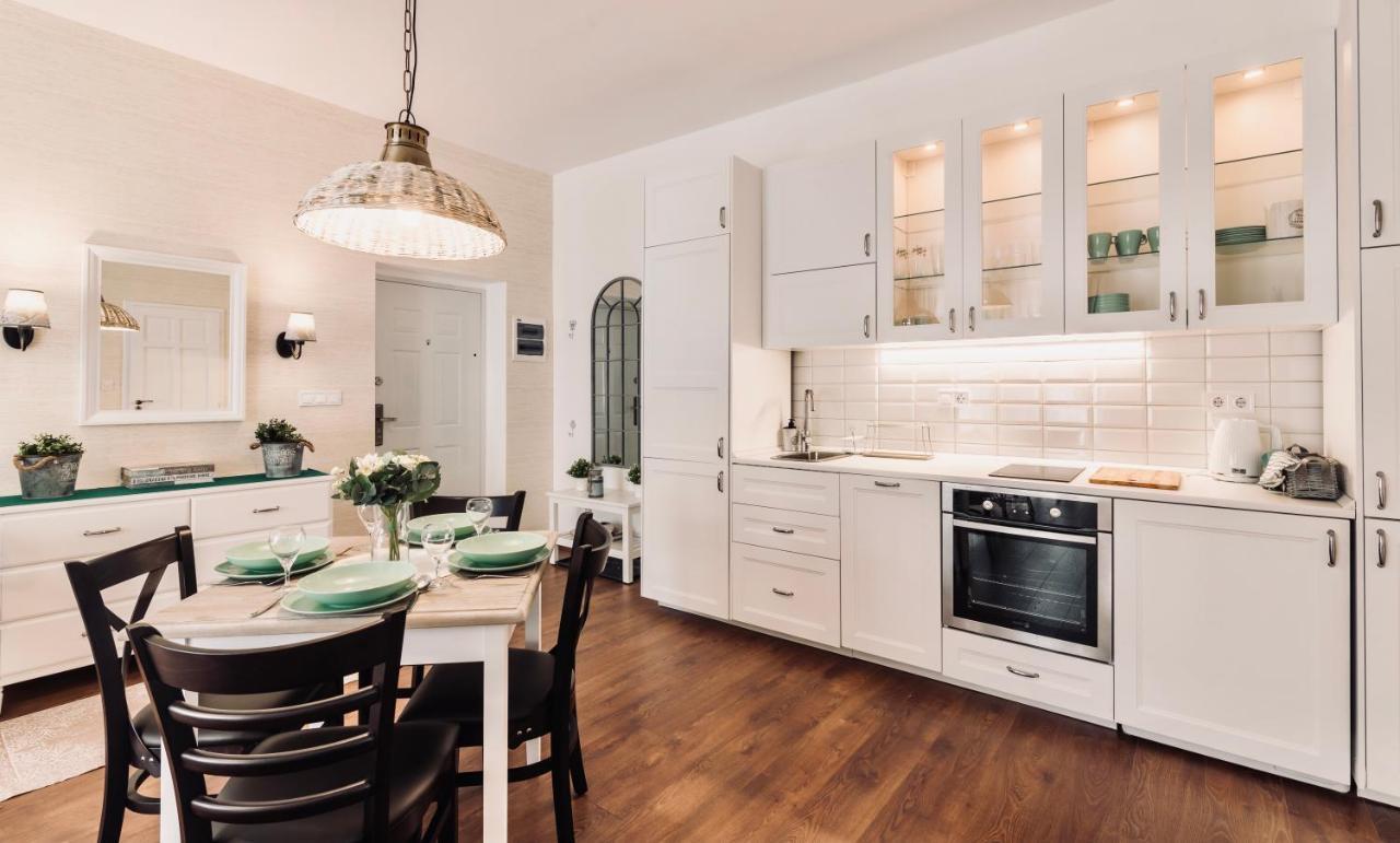 Monarchia Cottage Apartman โมชนมายารูวาร์ ภายนอก รูปภาพ