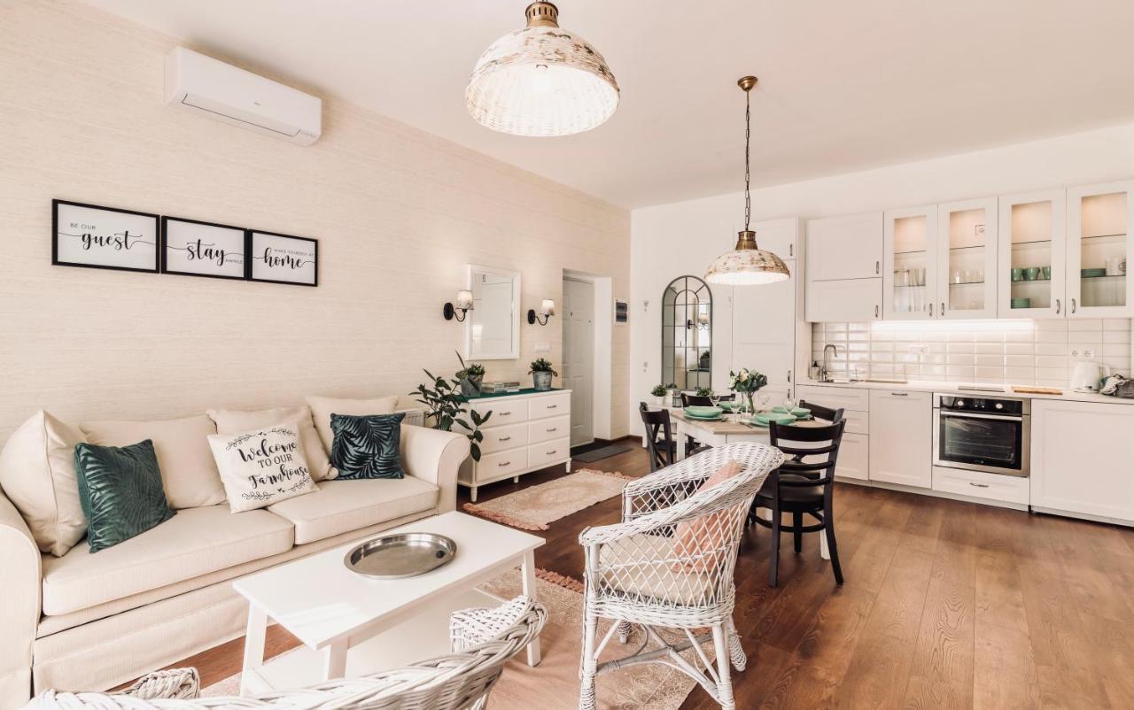 Monarchia Cottage Apartman โมชนมายารูวาร์ ภายนอก รูปภาพ