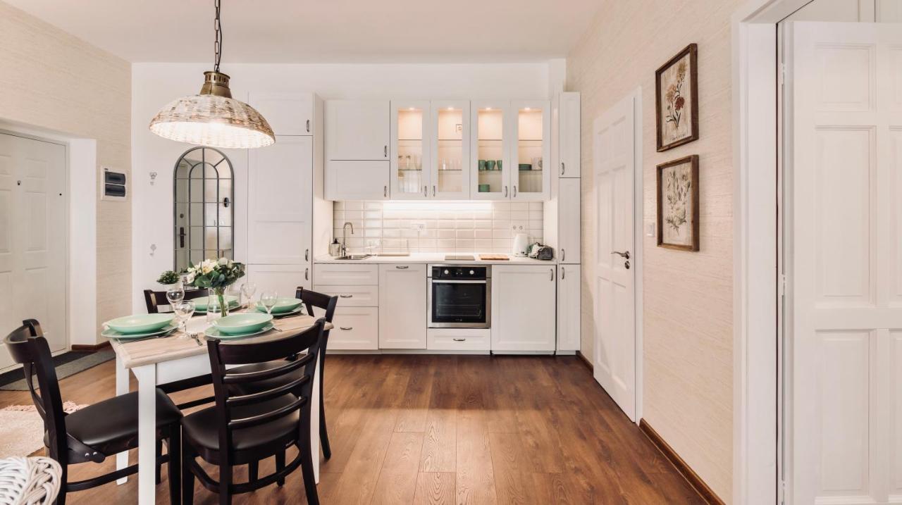 Monarchia Cottage Apartman โมชนมายารูวาร์ ภายนอก รูปภาพ