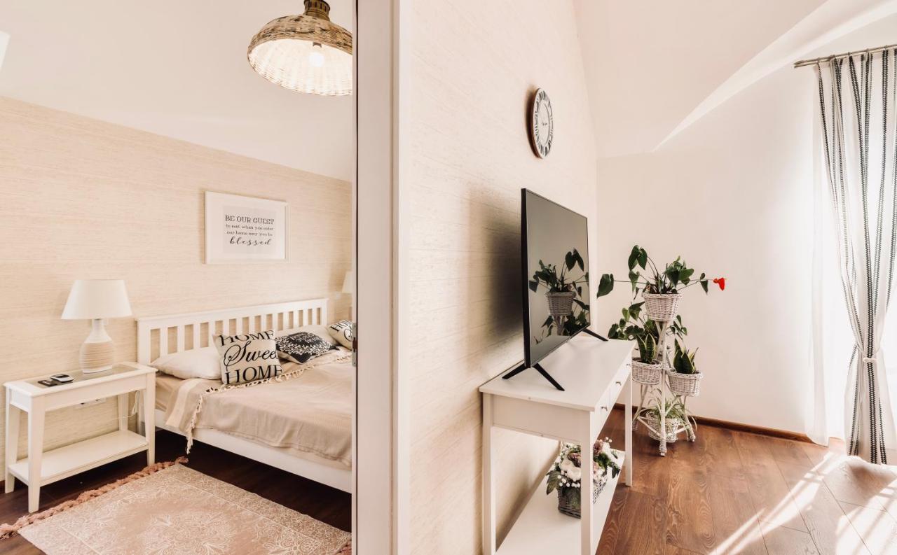 Monarchia Cottage Apartman โมชนมายารูวาร์ ภายนอก รูปภาพ