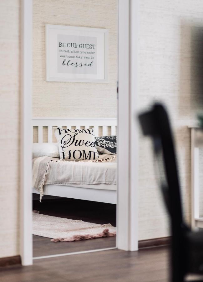 Monarchia Cottage Apartman โมชนมายารูวาร์ ภายนอก รูปภาพ